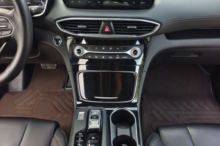 Used Hyundai Santa Fe 2020 380 TGDi Automatic Two-Wheel Drive GLS Luxury Edition Gear Lever