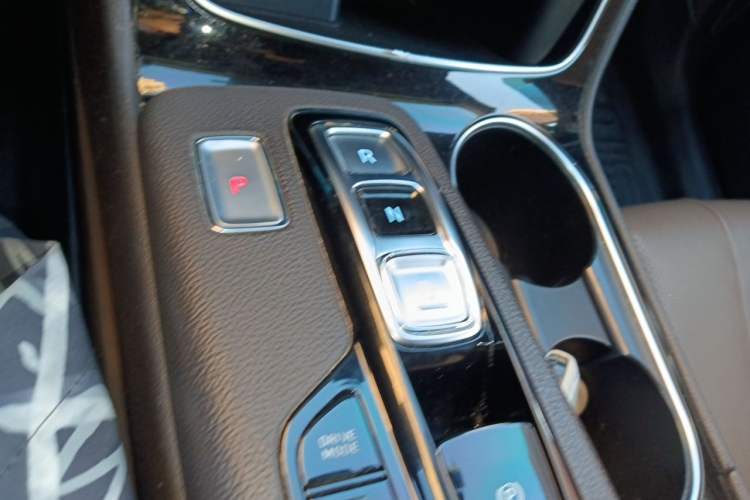 Used Hyundai Santa Fe 2020 380 TGDi Automatic Two-Wheel Drive GLS Luxury Edition Gear Lever