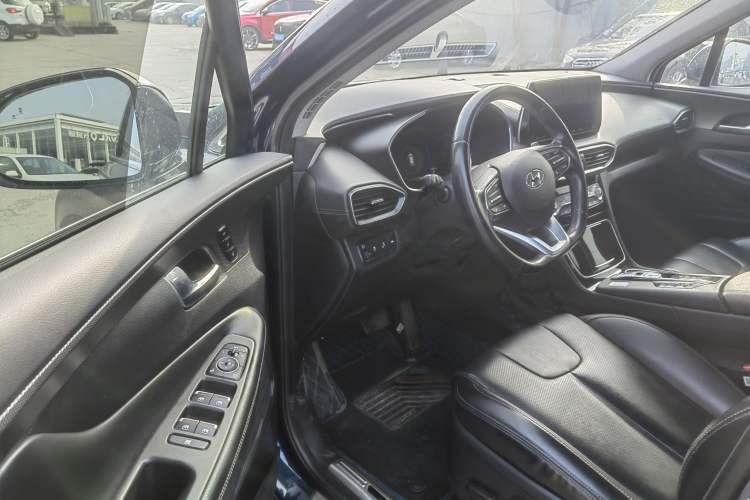 Used Hyundai Santa Fe 2020 380 TGDi Automatic Two-Wheel Drive DLX Prestige Edition Interior 3