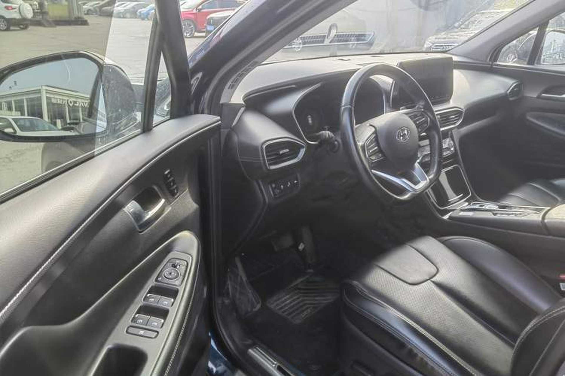 Used Hyundai Santa Fe 2020 380 TGDi Automatic Two-Wheel Drive DLX Prestige Edition Interior 3