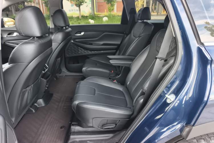Used Hyundai Santa Fe 2020 380 TGDi Automatic Two-Wheel Drive GLS Luxury Edition Interior 3