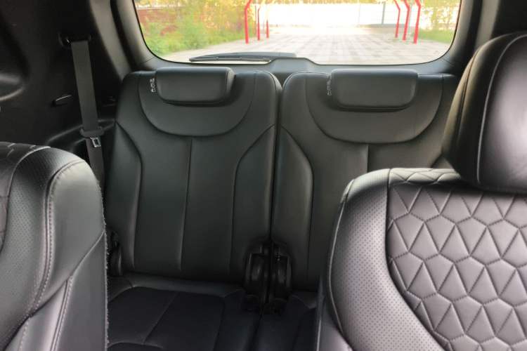 Used Hyundai Santa Fe 2020 380 TGDi Automatic Two-Wheel Drive GLS Luxury Edition Interior 4