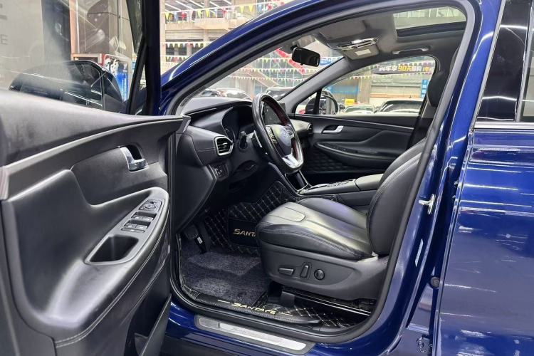 Used Hyundai Santa Fe 2020 380 TGDi Automatic Two-Wheel Drive GLS Luxury Edition Interior 6