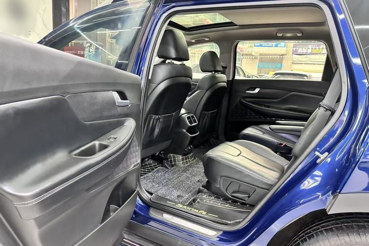Used Hyundai Santa Fe 2020 380 TGDi Automatic Two-Wheel Drive GLS Luxury Edition Interior 7