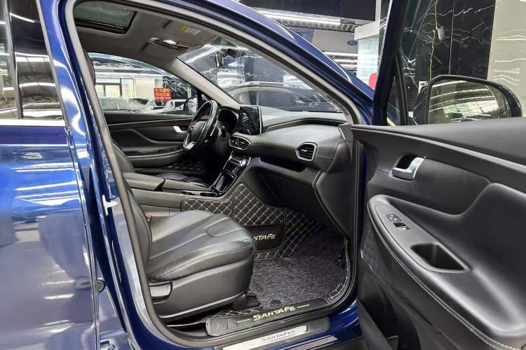 Used Hyundai Santa Fe 2020 380 TGDi Automatic Two-Wheel Drive GLS Luxury Edition Interior 8