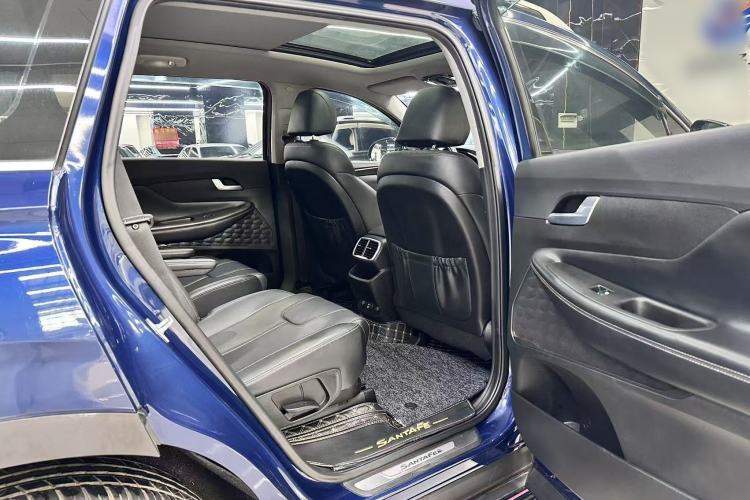 Used Hyundai Santa Fe 2020 380 TGDi Automatic Two-Wheel Drive GLS Luxury Edition Interior 9