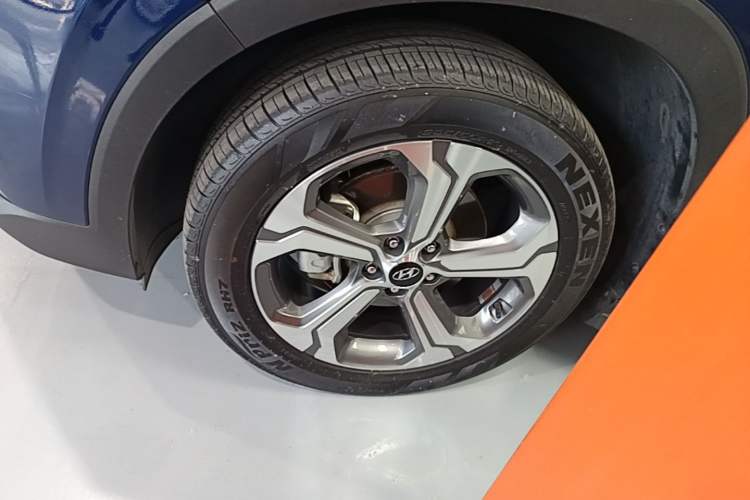 Used Hyundai Santa Fe 2020 380 TGDi Automatic All-Wheel Drive DLX HTRAC Prestige PLUS Left Front Wheel Hub