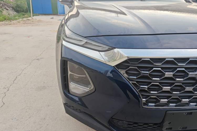 Used Hyundai Santa Fe 2020 380 TGDi Automatic Two-Wheel Drive GLS Luxury Edition Right Front Headlight