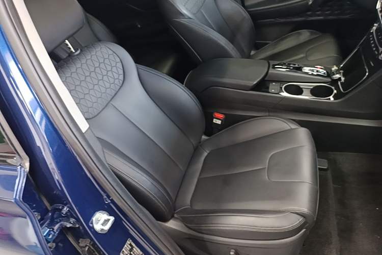 Used Hyundai Santa Fe 2020 380 TGDi Automatic All-Wheel Drive DLX HTRAC Prestige PLUS Right Front Seat