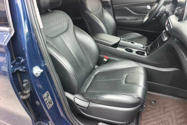 Used Hyundai Santa Fe 2020 380 TGDi Automatic Two-Wheel Drive GLS Luxury Edition Right Front Seat