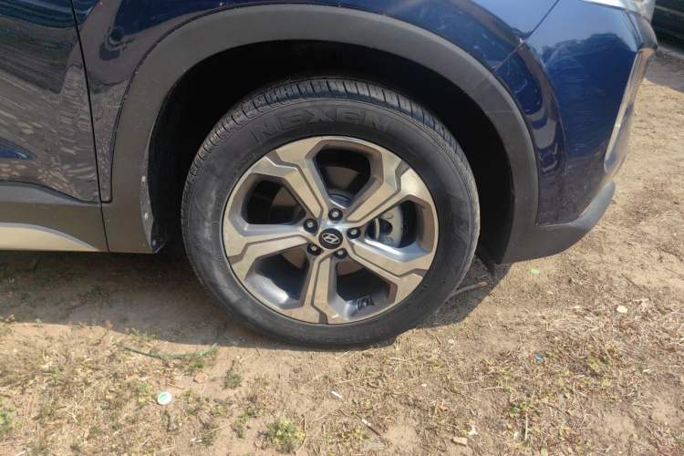 Used Hyundai Santa Fe 2020 380 TGDi Automatic Two-Wheel Drive DLX Prestige Edition PLUS Right Front Wheel Hub