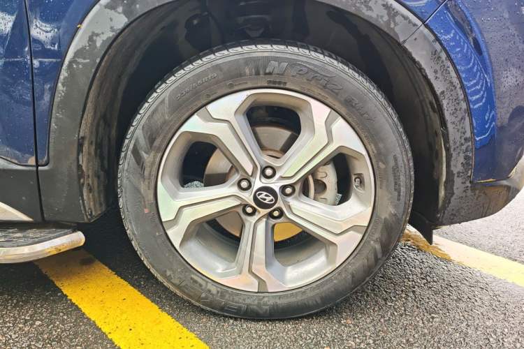 Used Hyundai Santa Fe 2020 380 TGDi Automatic Two-Wheel Drive DLX Prestige Edition PLUS Right Front Wheel Hub
