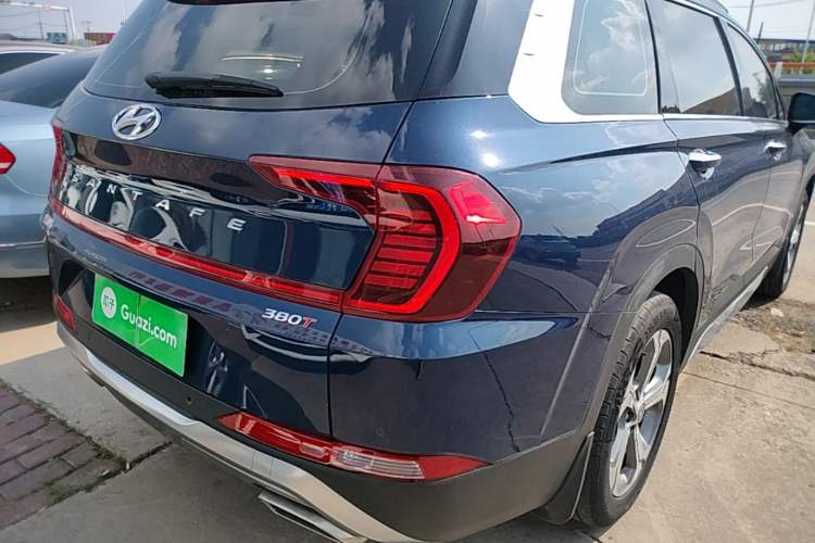 Used Hyundai Santa Fe 2020 380 TGDi Automatic Two-Wheel Drive GLS Luxury Edition Right Rear Taillight