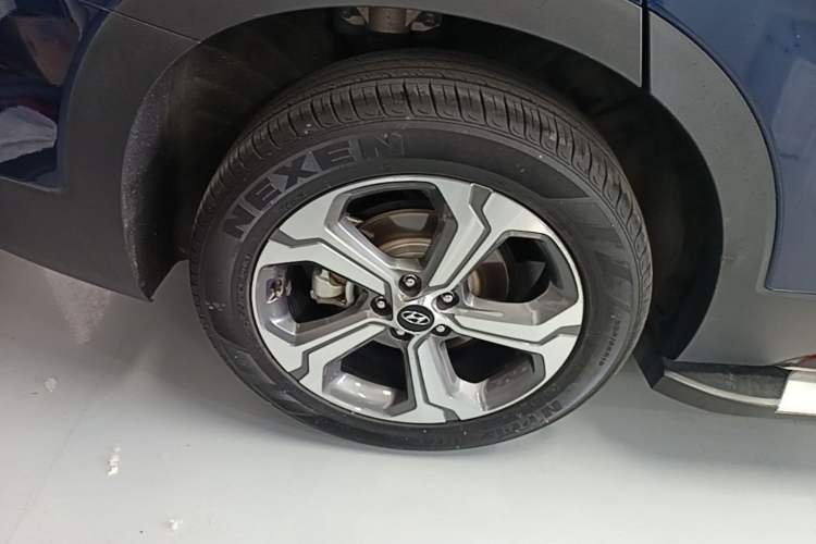Used Hyundai Santa Fe 2020 380 TGDi Automatic All-Wheel Drive DLX HTRAC Prestige PLUS Right Rear Wheel Hub