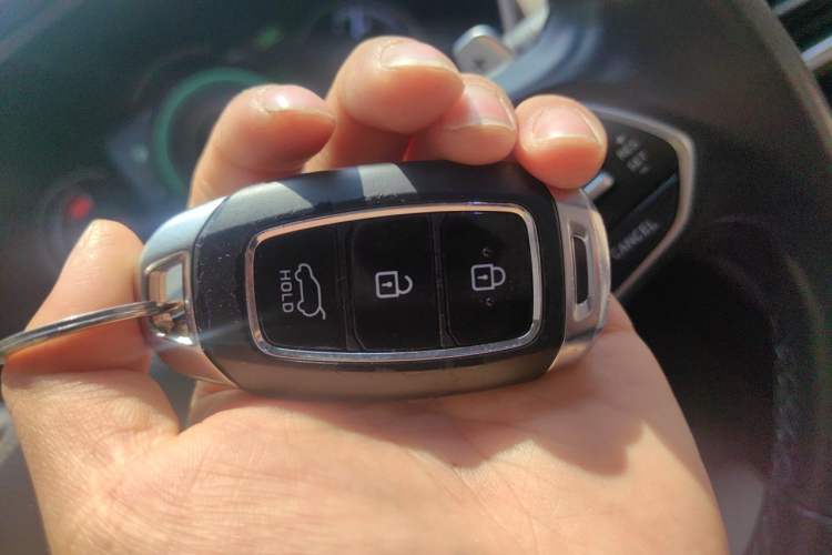 Used Hyundai Santa Fe 2020 380 TGDi Automatic Two-Wheel Drive DLX Prestige Edition PLUS Vehicle Key