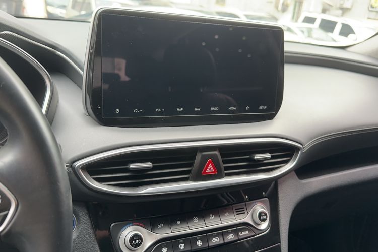 Used Hyundai Santa Fe 2020 380 TGDi Automatic Two-Wheel Drive GLS Luxury Edition Audio And AC Panel