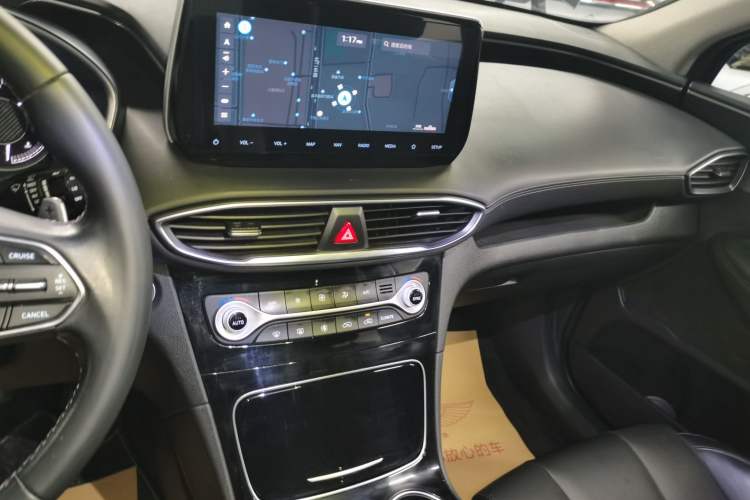 Used Hyundai Santa Fe 2020 380 TGDi Automatic All-Wheel Drive DLX HTRAC Prestige Edition Audio And AC Panel