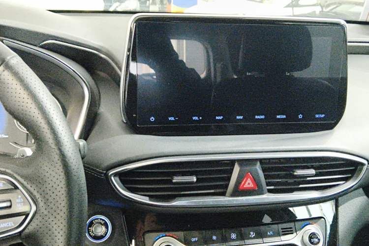 Used Hyundai Santa Fe 2020 380 TGDi Automatic Two-Wheel Drive GLS Luxury Edition Audio And AC Panel