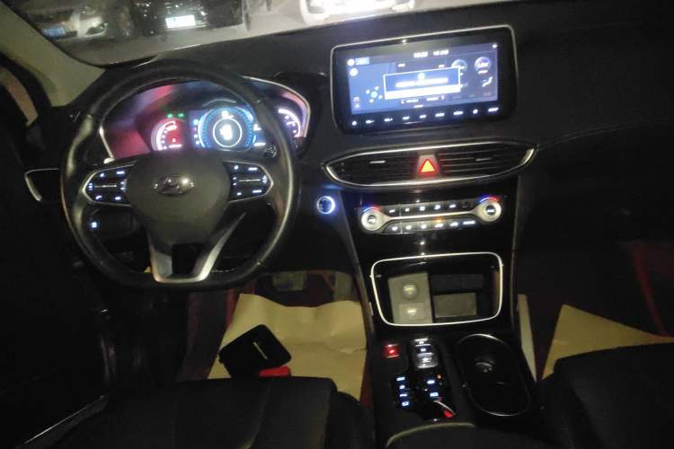 Used Hyundai Santa Fe 2020 380 TGDi Automatic Two-Wheel Drive GLS Luxury Edition Audio And AC Panel