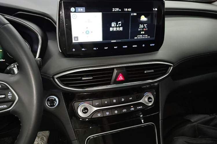 Used Hyundai Santa Fe 2020 380 TGDi Automatic All-Wheel Drive DLX HTRAC Prestige PLUS Audio And AC Panel