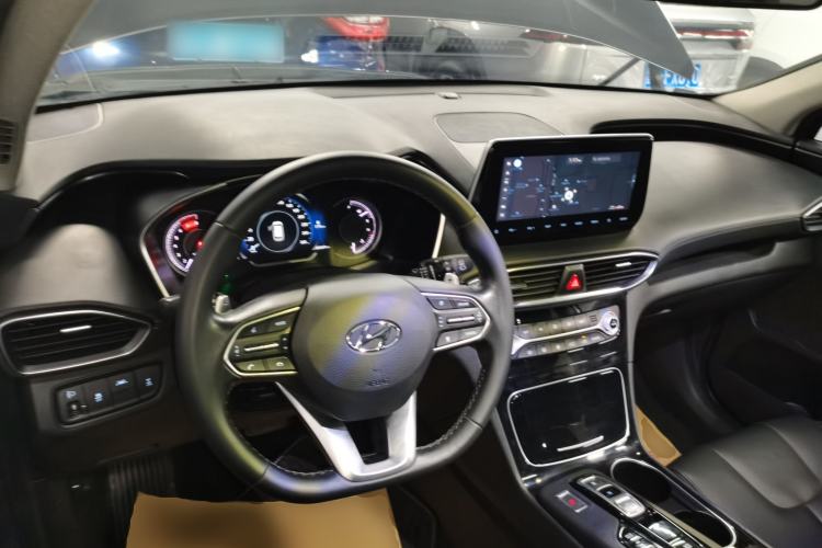 Used Hyundai Santa Fe 2020 380 TGDi Automatic All-Wheel Drive DLX HTRAC Prestige Edition Center Console
