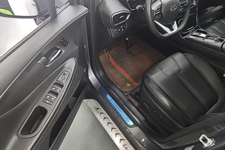 Used Hyundai Santa Fe 2020 380 TGDi Automatic All-Wheel Drive DLX HTRAC Prestige PLUS Driver Seat