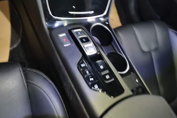 Used Hyundai Santa Fe 2020 380 TGDi Automatic All-Wheel Drive DLX HTRAC Prestige Edition Gear Lever