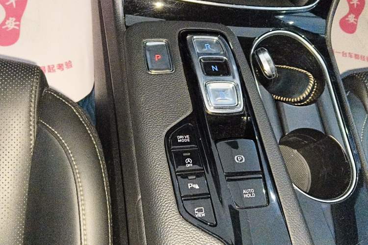 Used Hyundai Santa Fe 2020 380 TGDi Automatic Two-Wheel Drive GLS Luxury Edition Gear Lever
