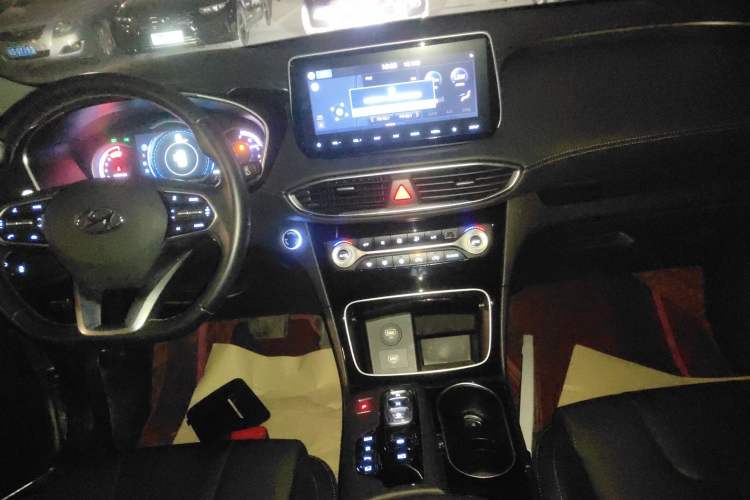 Used Hyundai Santa Fe 2020 380 TGDi Automatic Two-Wheel Drive GLS Luxury Edition Gear Lever