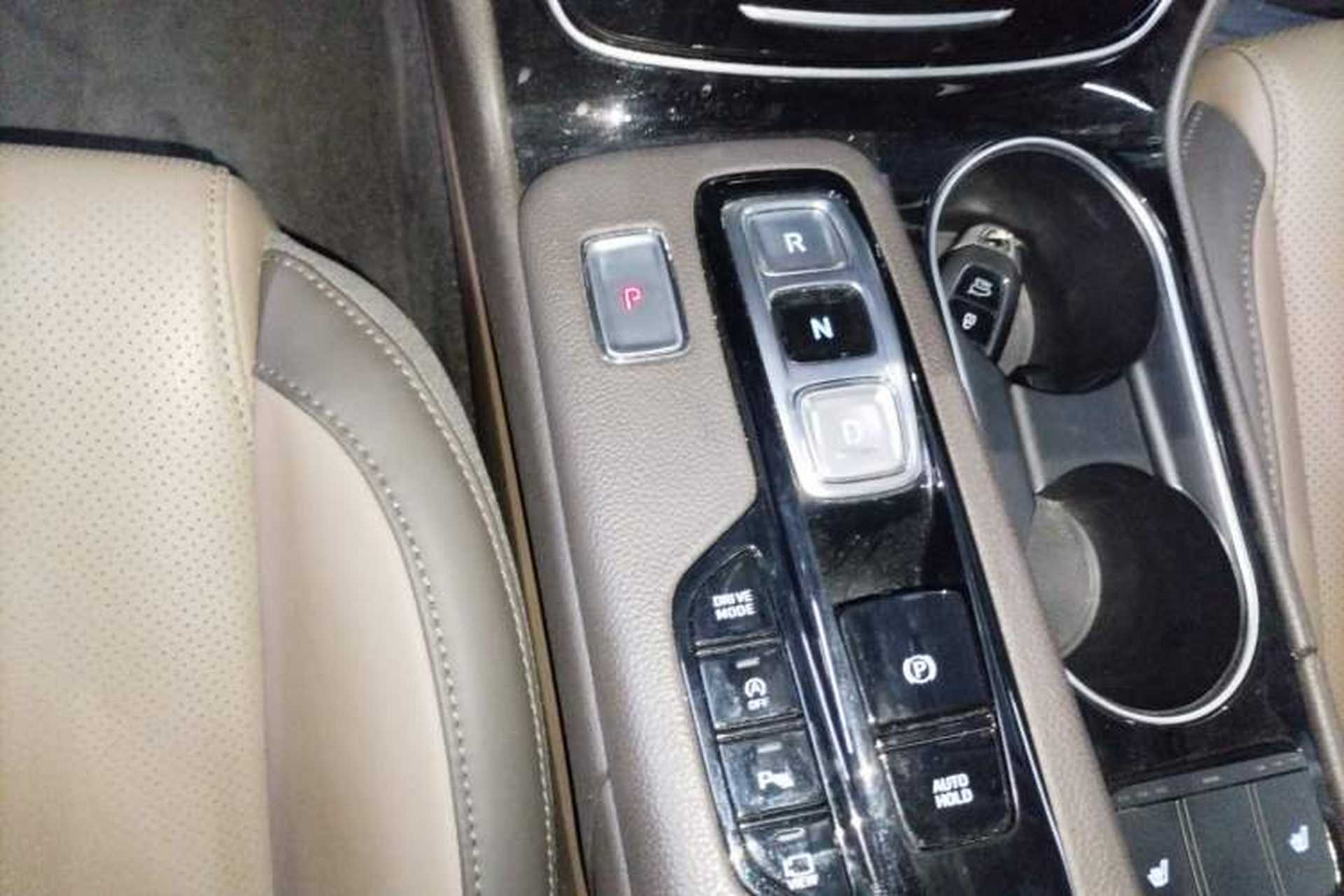 Used Hyundai Santa Fe 2020 380 TGDi Automatic All-Wheel Drive DLX HTRAC Prestige PLUS Gear Lever