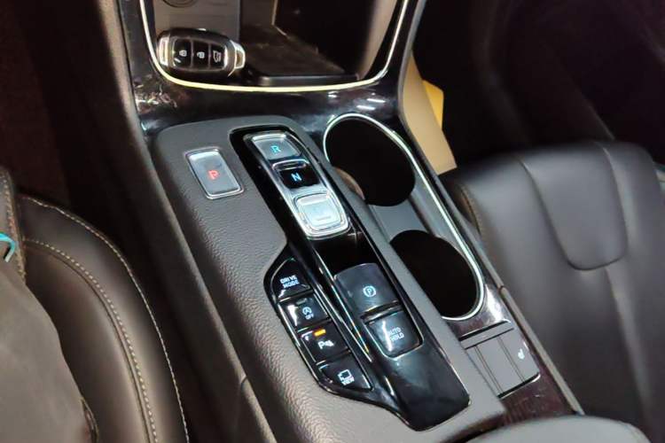 Used Hyundai Santa Fe 2020 380 TGDi Automatic All-Wheel Drive DLX HTRAC Prestige Edition Gear Lever
