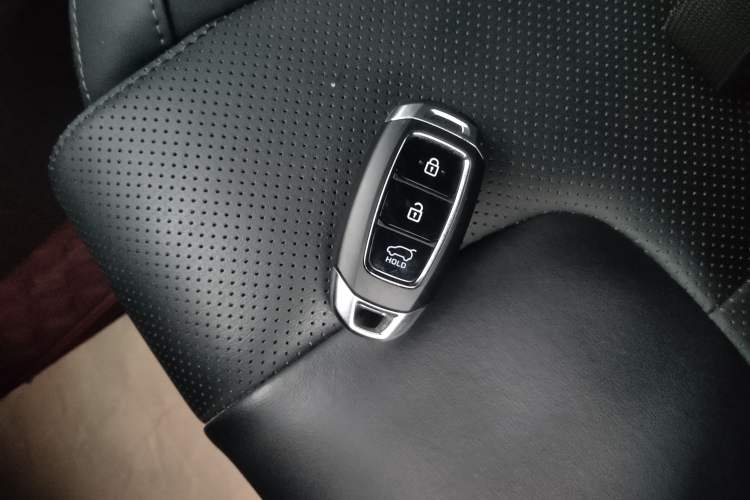 Used Hyundai Santa Fe 2020 380 TGDi Automatic Two-Wheel Drive GLS Luxury Edition Interior 1