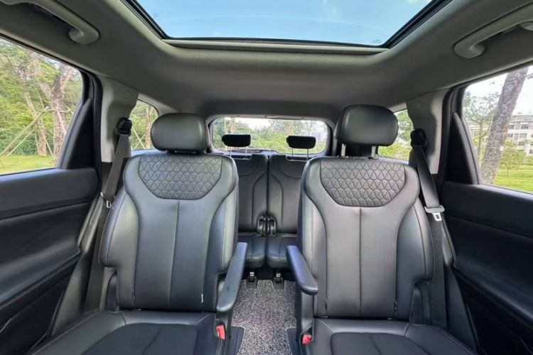 Used Hyundai Santa Fe 2020 380 TGDi Automatic Two-Wheel Drive GLS Luxury Edition Interior 2