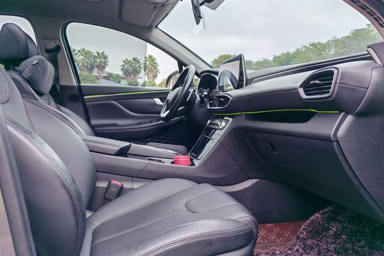 Used Hyundai Santa Fe 2020 380 TGDi Automatic Two-Wheel Drive GLS Luxury Edition Interior 2