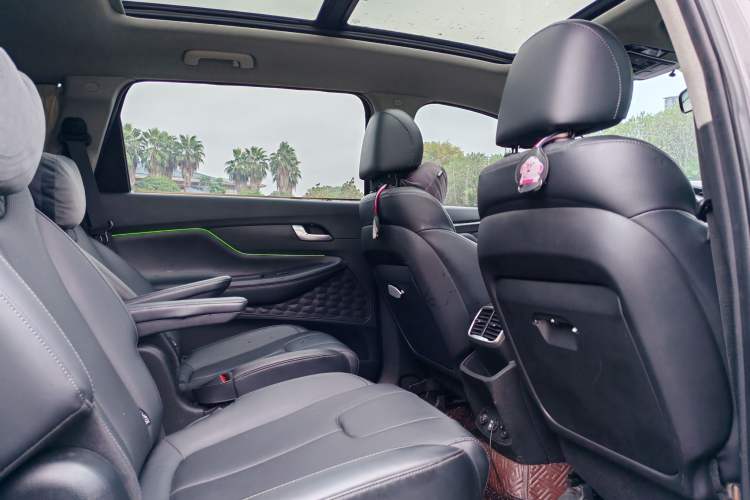 Used Hyundai Santa Fe 2020 380 TGDi Automatic Two-Wheel Drive GLS Luxury Edition Interior 3