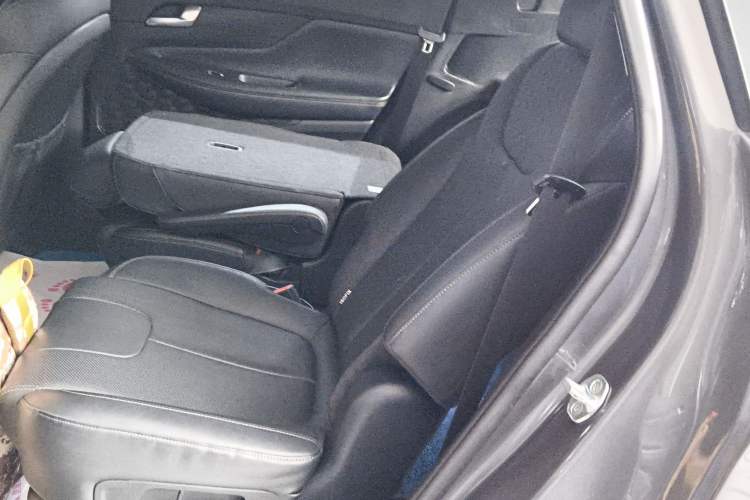 Used Hyundai Santa Fe 2020 380 TGDi Automatic Two-Wheel Drive GLS Luxury Edition Interior 4