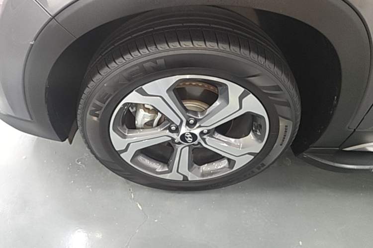Used Hyundai Santa Fe 2020 380 TGDi Automatic All-Wheel Drive DLX HTRAC Prestige PLUS Left Front Wheel Hub