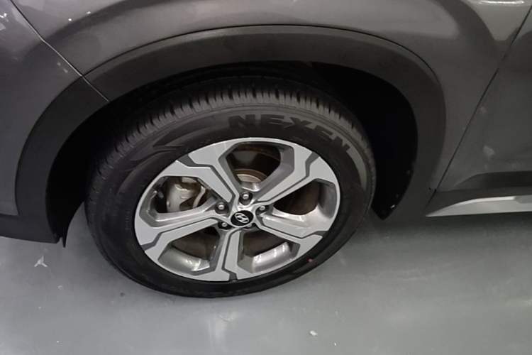 Used Hyundai Santa Fe 2020 380 TGDi Automatic All-Wheel Drive DLX HTRAC Prestige PLUS Left Front Wheel Hub
