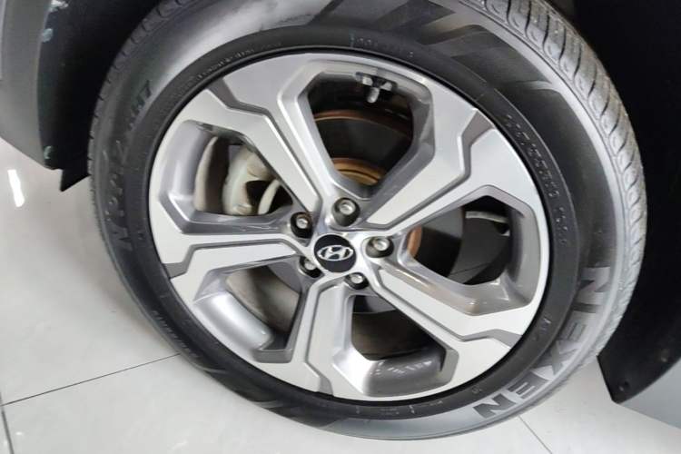 Used Hyundai Santa Fe 2020 380 TGDi Automatic All-Wheel Drive DLX HTRAC Prestige Edition Left Front Wheel Hub