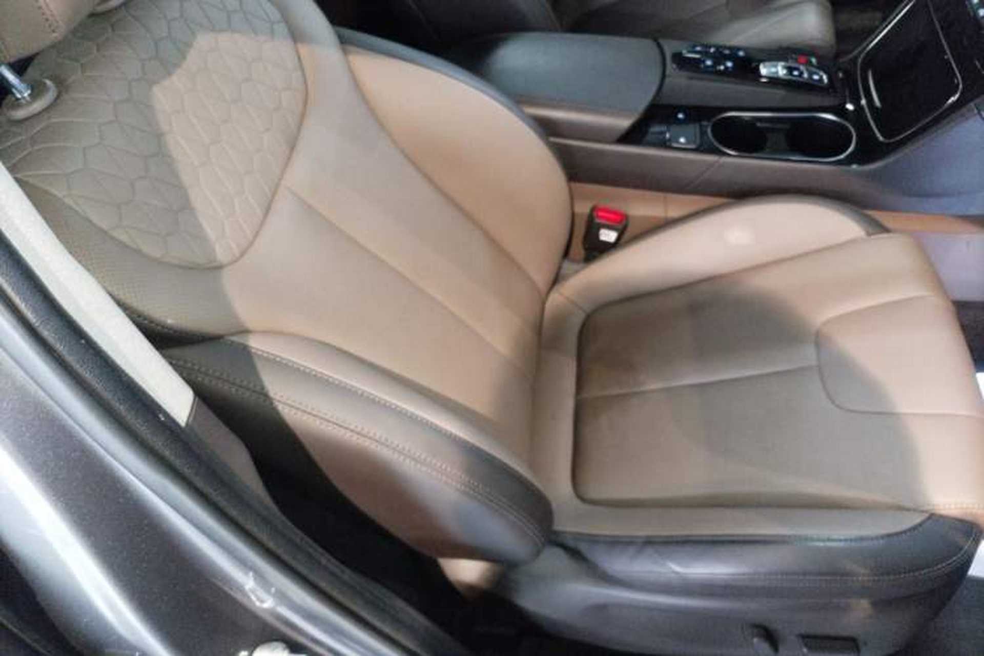 Used Hyundai Santa Fe 2020 380 TGDi Automatic All-Wheel Drive DLX HTRAC Prestige PLUS Right Front Seat