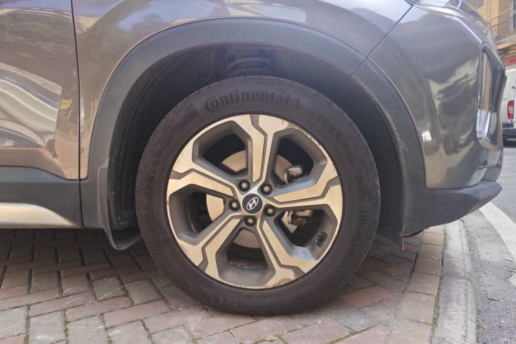 Used Hyundai Santa Fe 2020 380 TGDi Automatic Two-Wheel Drive DLX Prestige Edition PLUS Right Front Wheel Hub