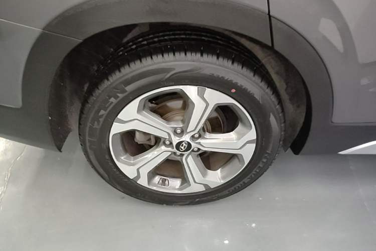 Used Hyundai Santa Fe 2020 380 TGDi Automatic All-Wheel Drive DLX HTRAC Prestige PLUS Right Rear Wheel Hub