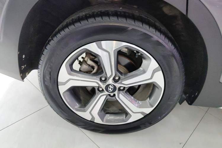 Used Hyundai Santa Fe 2020 380 TGDi Automatic All-Wheel Drive DLX HTRAC Prestige Edition Right Rear Wheel Hub