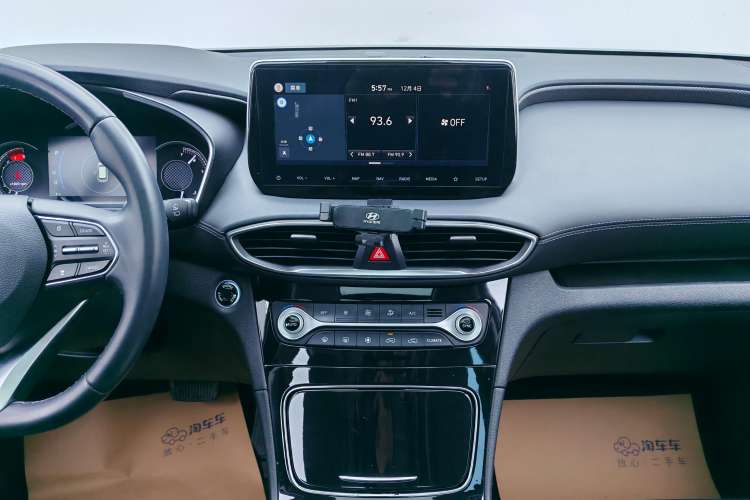 Used Hyundai Santa Fe 2020 380 TGDi Automatic Two-Wheel Drive DLX Prestige Edition Audio And AC Panel