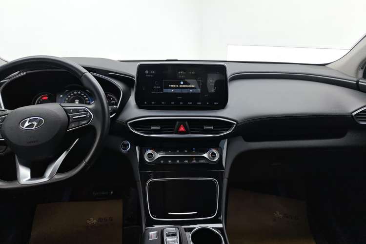 Used Hyundai Santa Fe 2020 380 TGDi Automatic Two-Wheel Drive GLS Luxury Edition Audio And AC Panel