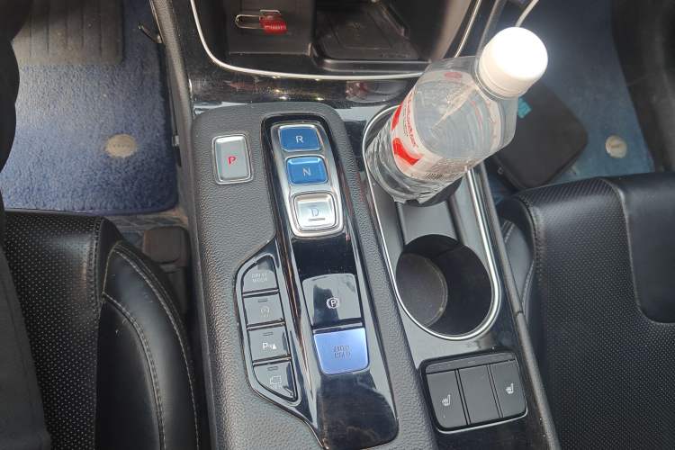 Used Hyundai Santa Fe 2020 380 TGDi Automatic All-Wheel Drive DLX HTRAC Prestige PLUS Gear Lever