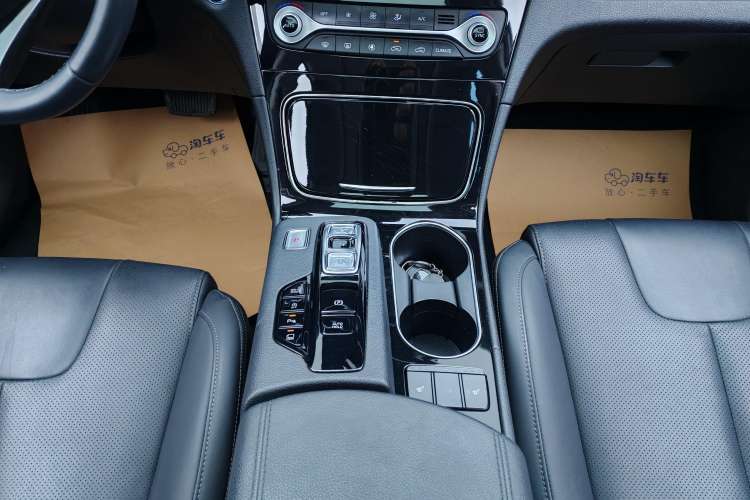 Used Hyundai Santa Fe 2020 380 TGDi Automatic Two-Wheel Drive DLX Prestige Edition Gear Lever