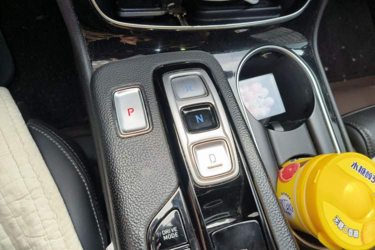 Used Hyundai Santa Fe 2020 380 TGDi Automatic All-Wheel Drive DLX HTRAC Prestige PLUS Gear Lever