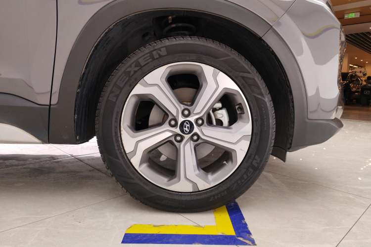Used Hyundai Santa Fe 2020 380 TGDi Automatic Two-Wheel Drive DLX Prestige Edition Left Front Wheel Hub