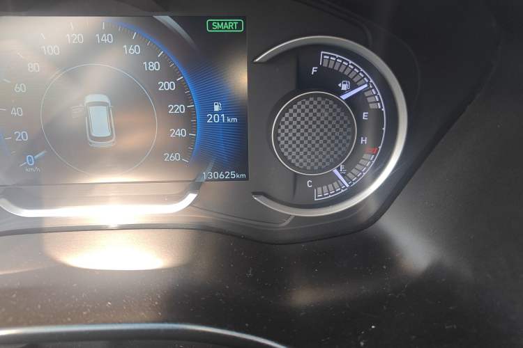 Used Hyundai Santa Fe 2020 380 TGDi Automatic All-Wheel Drive DLX HTRAC Prestige PLUS Odometer Close Up
